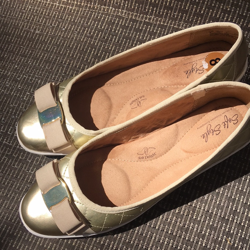 GOLD ‘SOFT STYLE’ FLATS